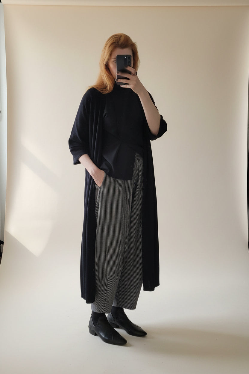 Grounded barrel style trousers adjustable at the ankle