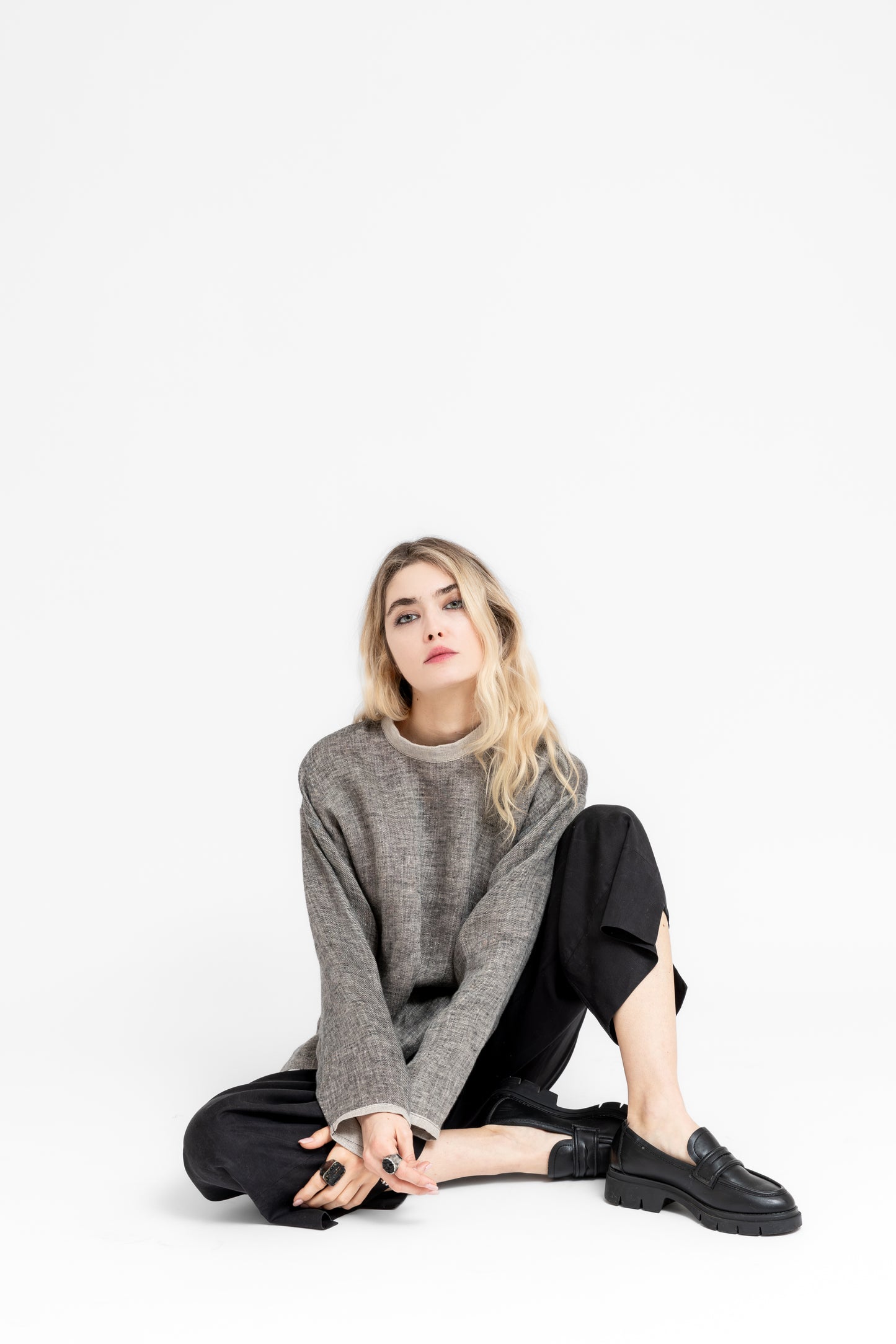 Sandvind reversible linen top – beige and grey