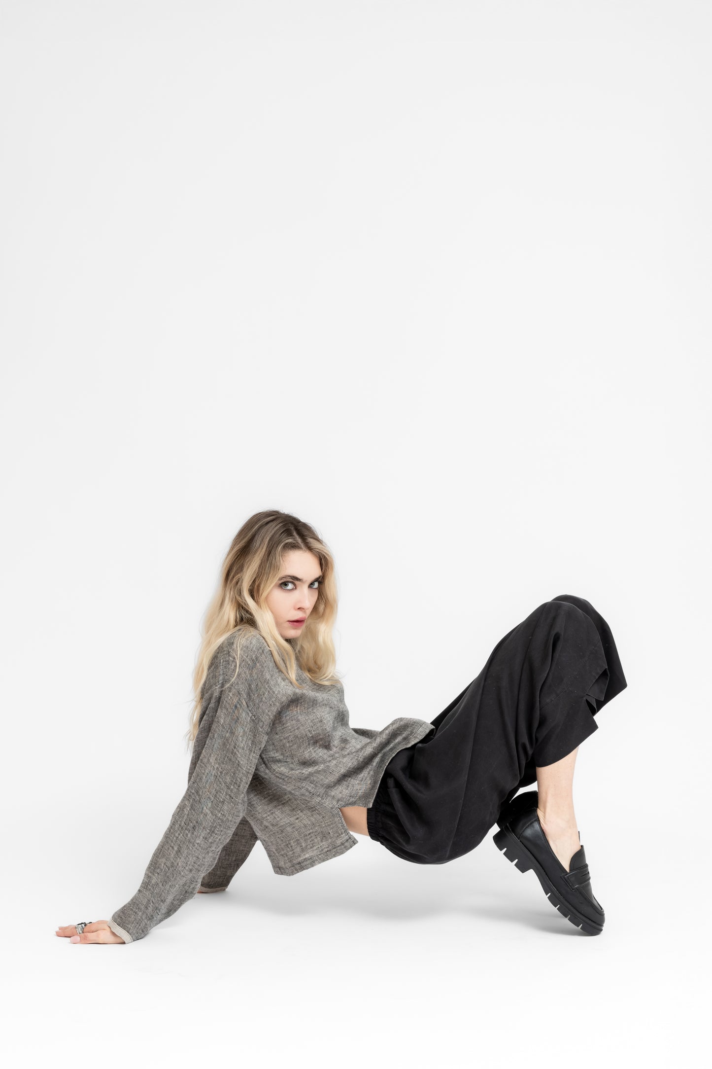 Sandvind reversible linen top – beige and grey