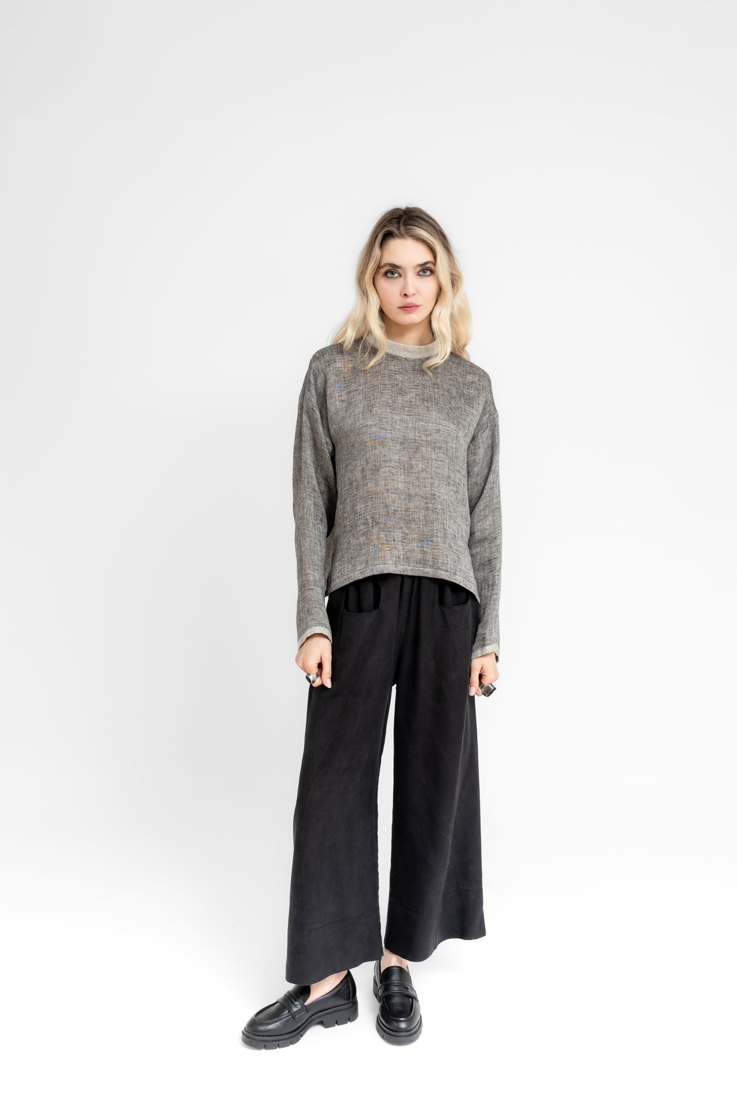 Sandvind reversible linen top – beige and grey