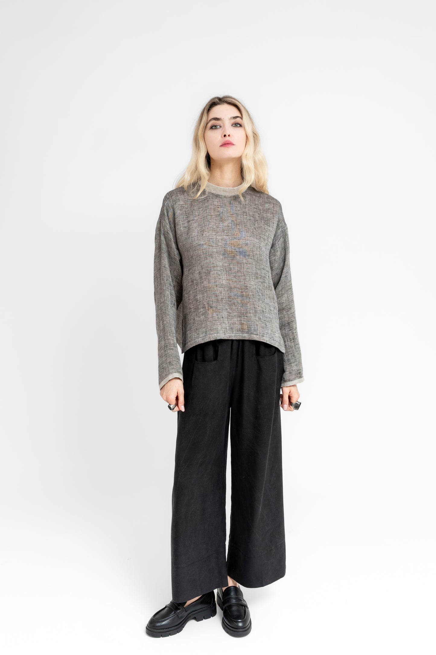 Sandvind reversible linen top – beige and grey