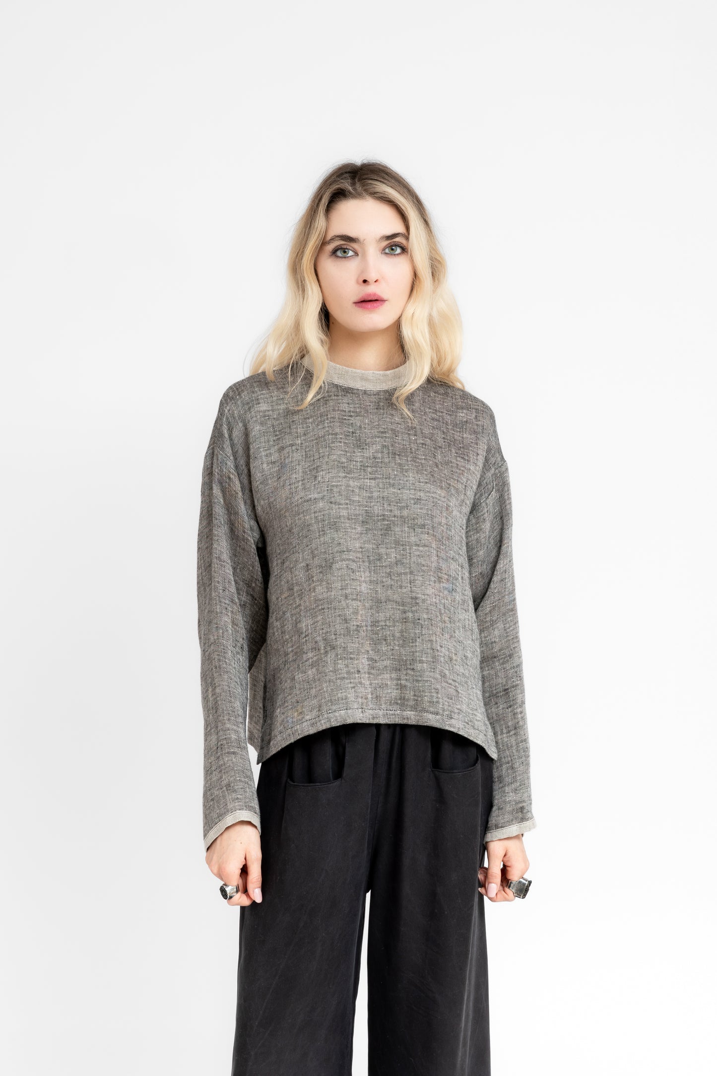 Sandvind reversible linen top – beige and grey