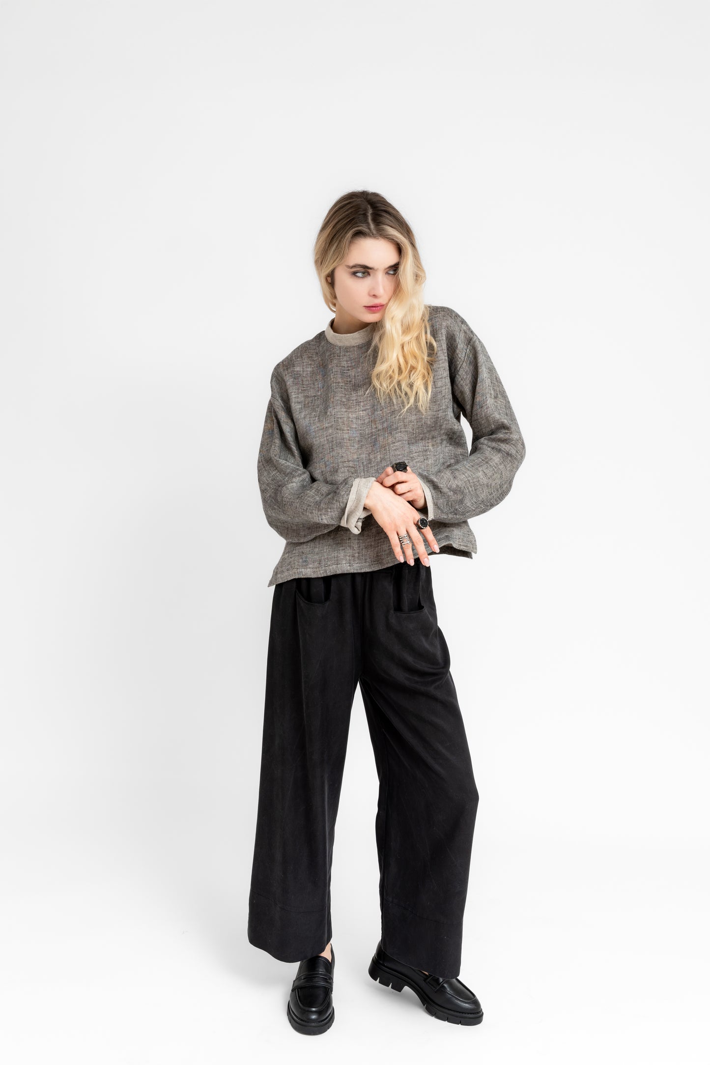 Sandvind reversible linen top – beige and grey