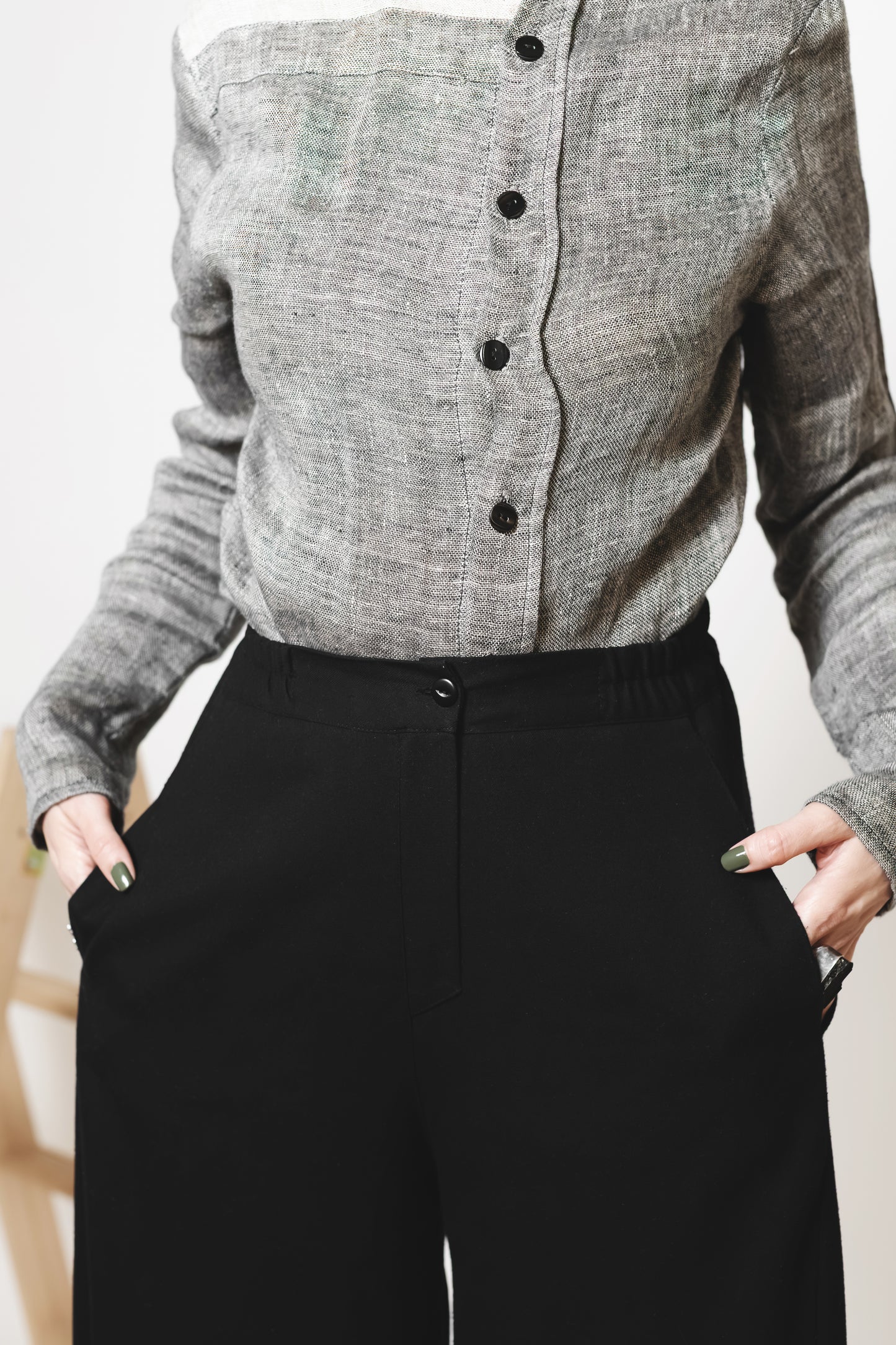 Grounded barrel style trousers adjustable at the ankle